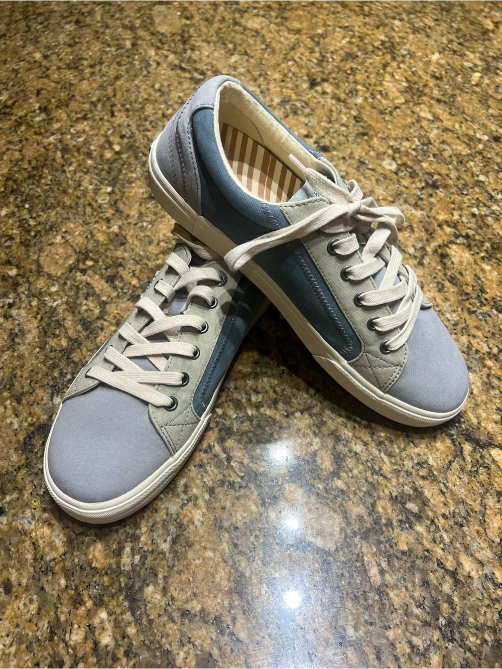 Taos Casual women's Low-Top Sneakers in Light Blue and Gray